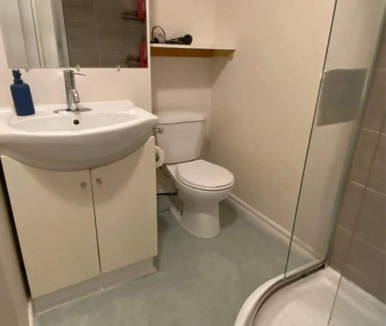 Budget Triple Room With En Suite Bathroom 36A Toronto